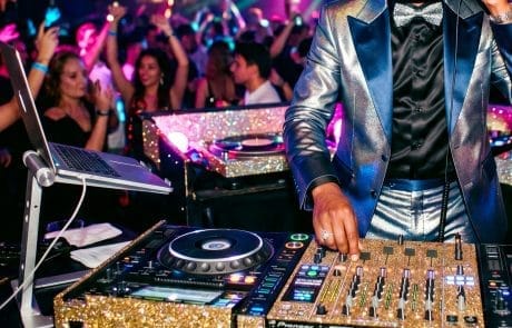 DJ anniversaire Normandie équipement professionnel – platines Universal DJ Calvados